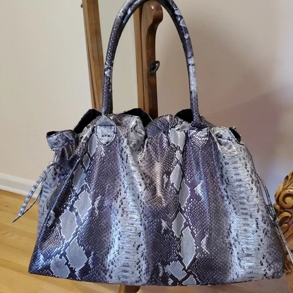 DSW Snake Skin Tote 25x14x8 XLarge Duffle Tote Bag - Picture 2 of 6